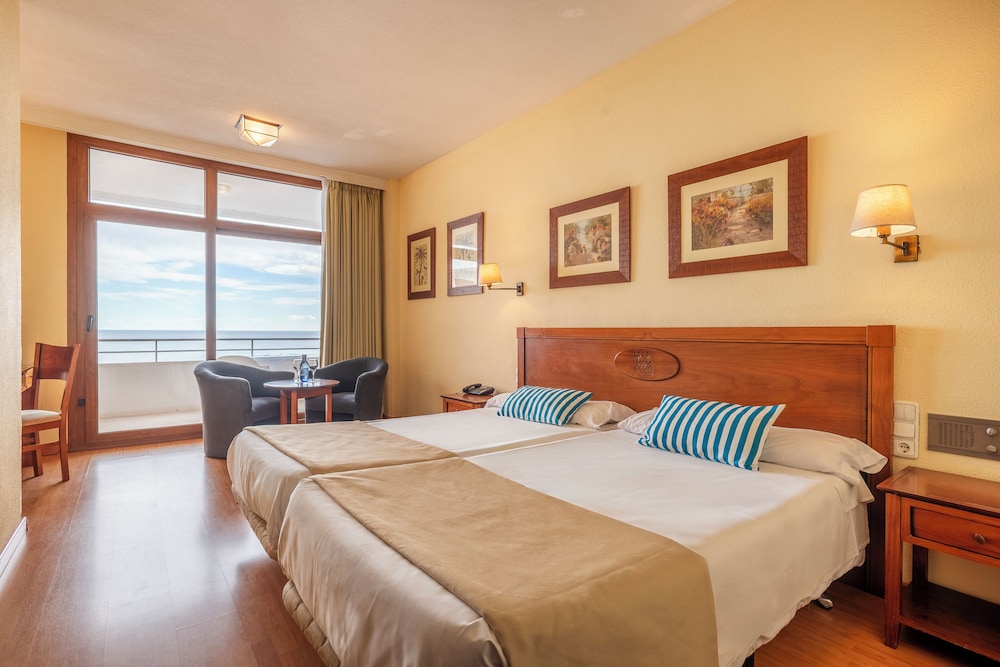 غرفة عائلية بسرير مزدوج بإطلالة على البحر، Leonardo Hotel Torremolinos Costa del Sol 2/6