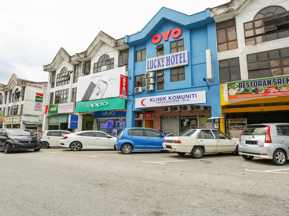 OYO 89406 Lucky Budget Hotel 17/21