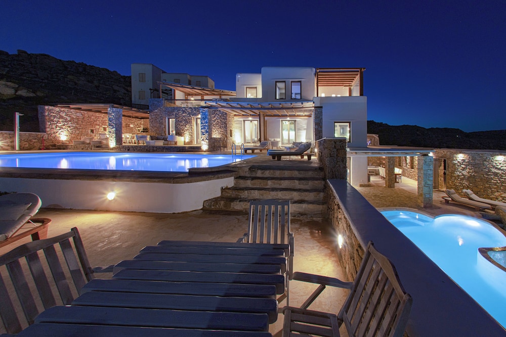 Amallini Suites 1/50