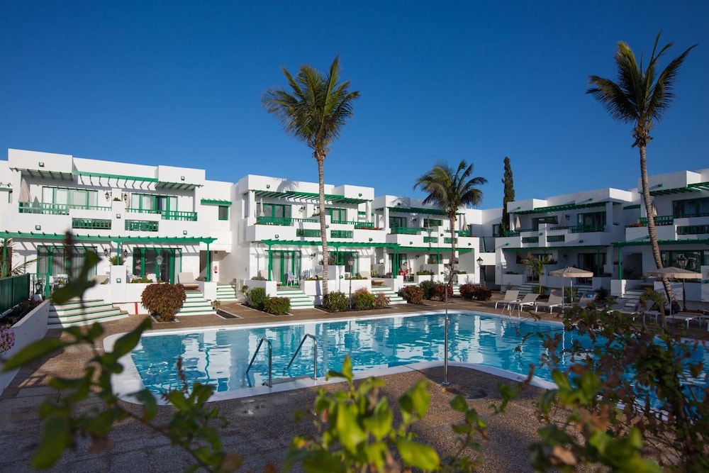 Nazaret Apartments 11/67