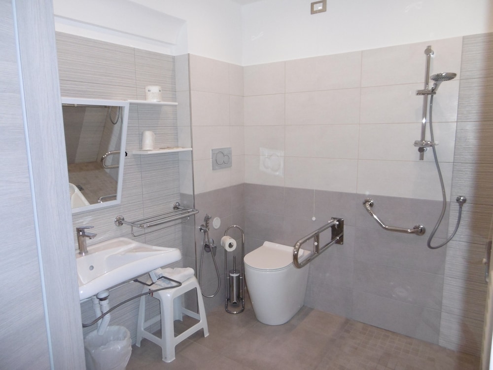 VILLA MARIA HOTEL 15/70