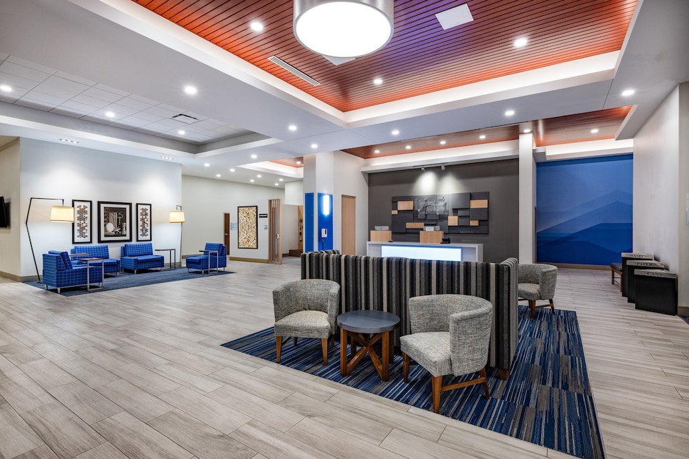 Holiday Inn Express & Suites Lincoln Downtown 19/55