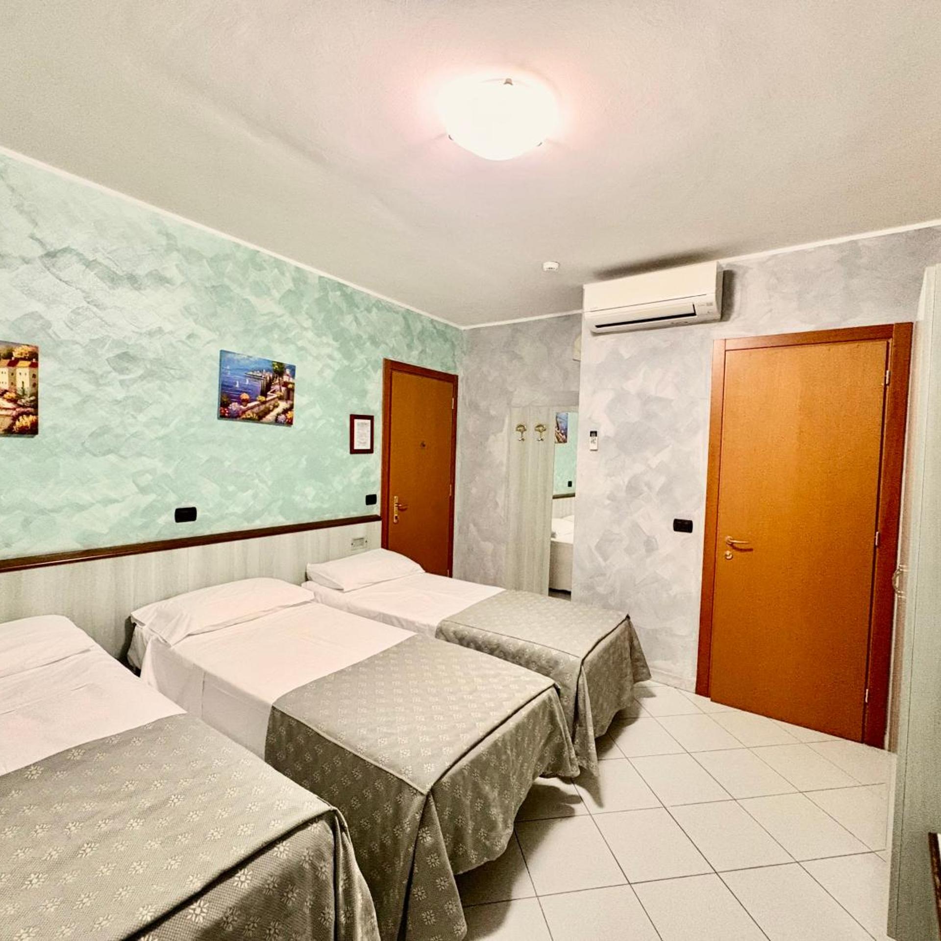 HOTEL DELLA POSTA 10/83