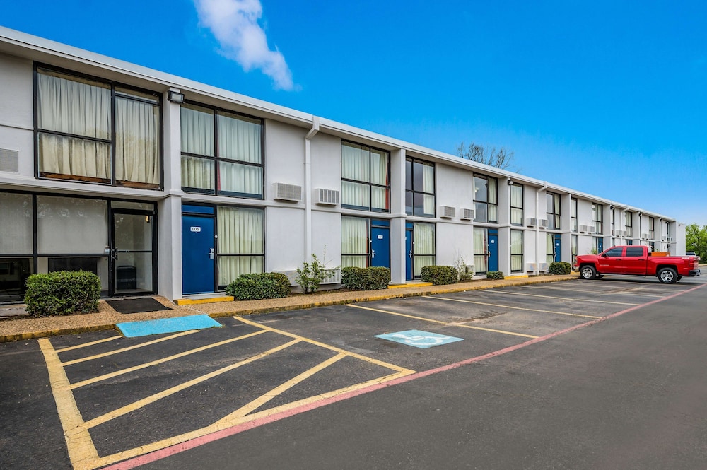 Motel6 Henderson, TX 6/44