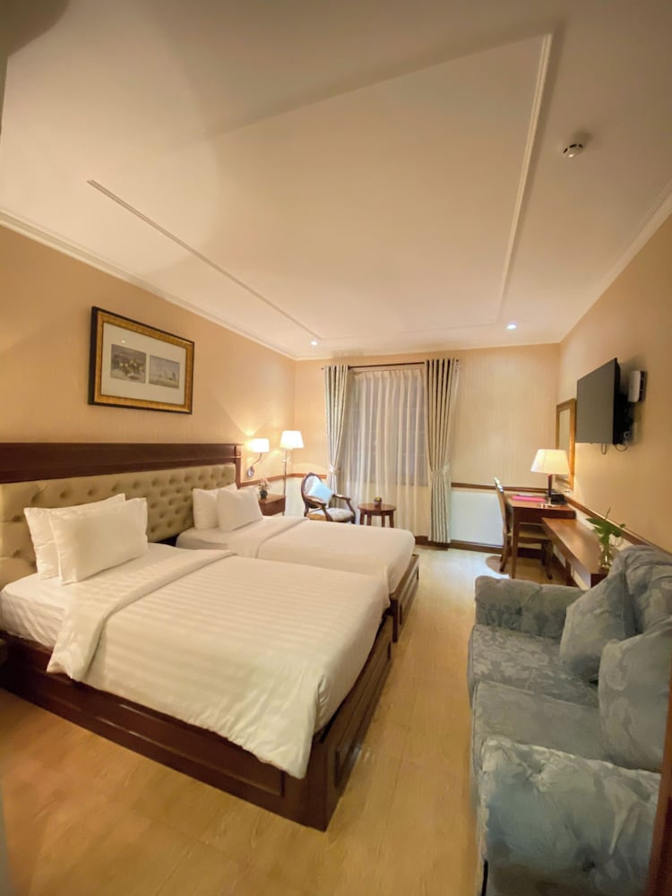 Central Hotel and Residences 16/50