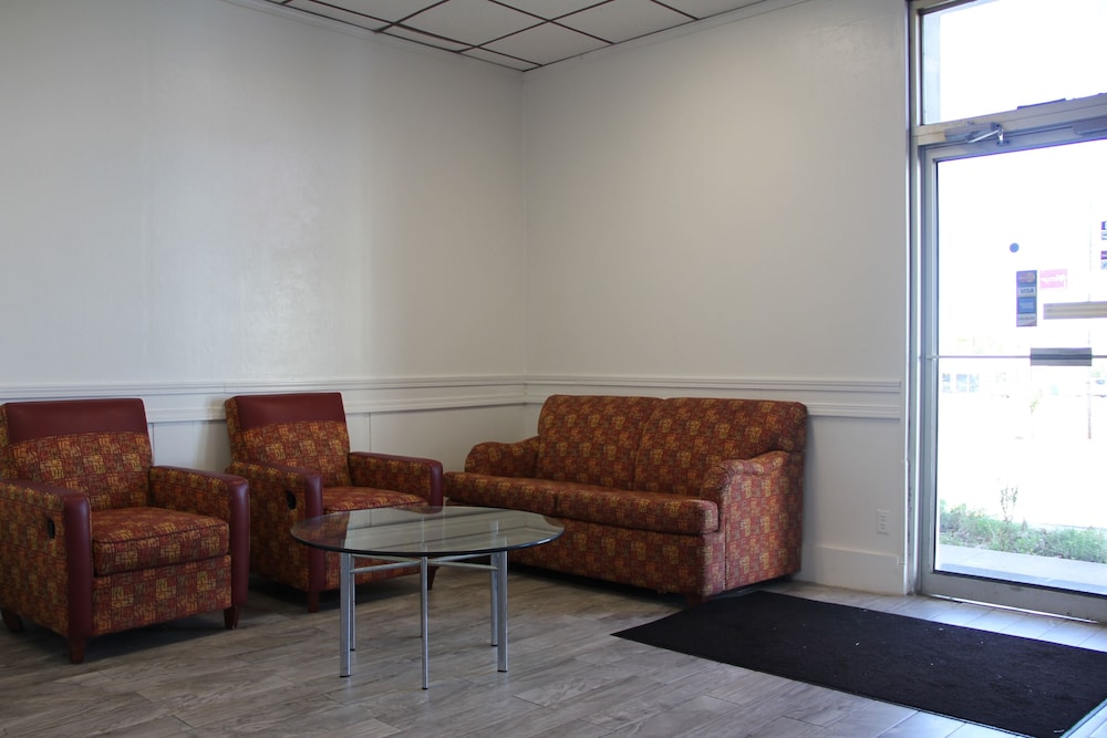 LoneStar Inn & Suites 37/51