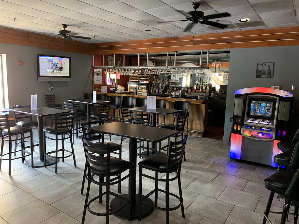 Quality Inn and Suites Pensacola Bayview 36/49