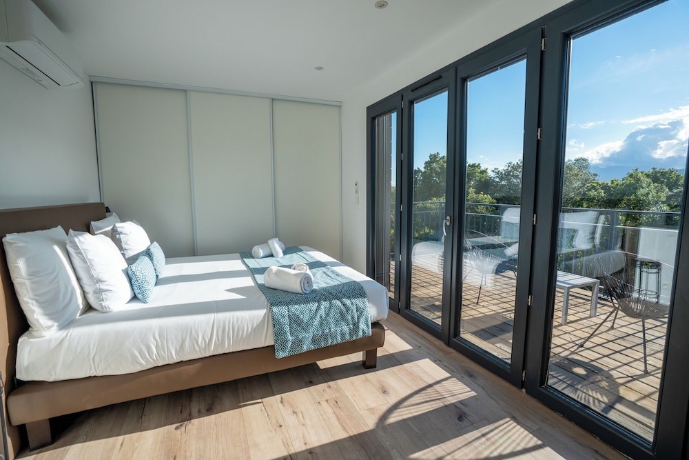 3 Bedrooms, Duplex, House, 1 Queen and 4 Single Beds, Private Pool, Terrace