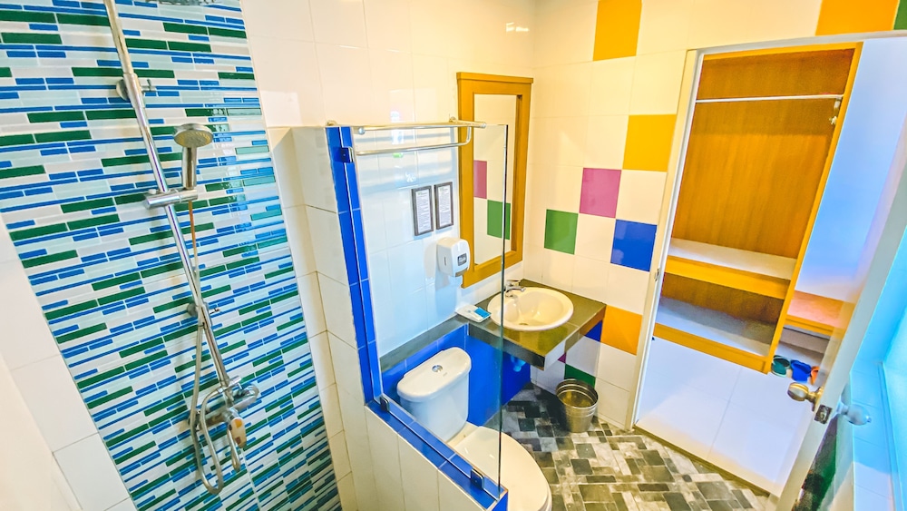 K2 Budget Hotel At Airport 27/29
