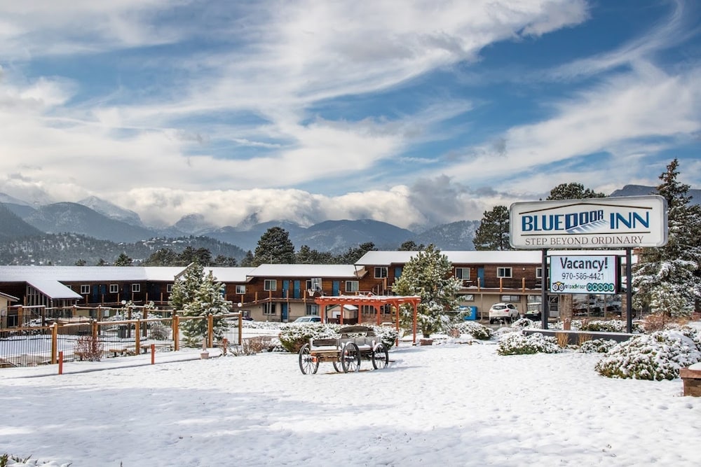 Blue Door Inn 3/50