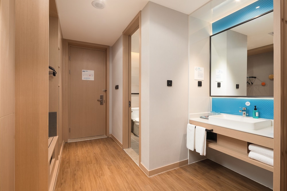 Holiday Inn Express Dongguan Marina Bay 26/58