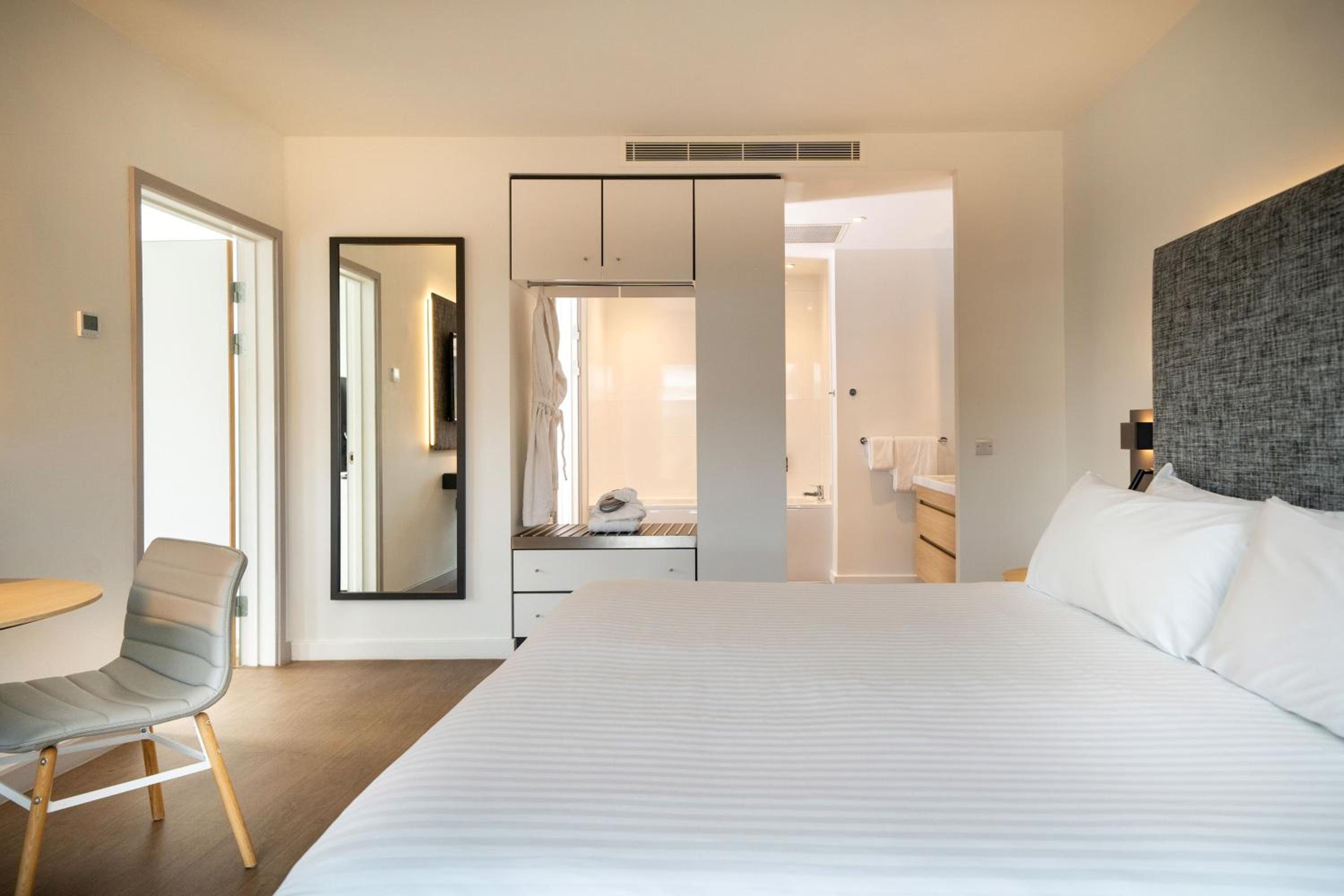 Town House, King Bed