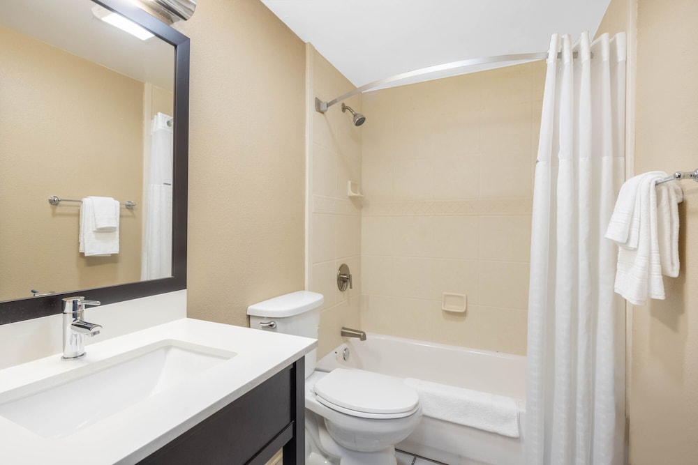 Super 8 by Wyndham Nyack NY 13/37