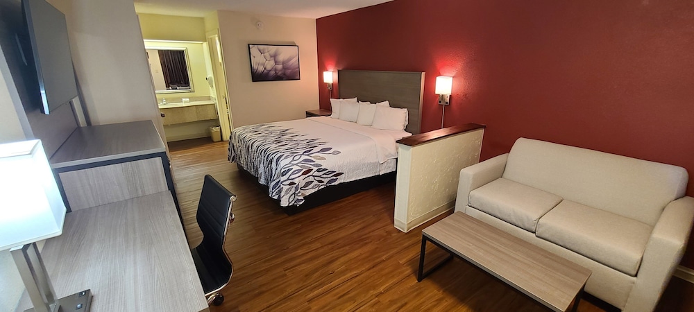 Red Roof Inn and Suites Cornelius Lake Norman 11/34