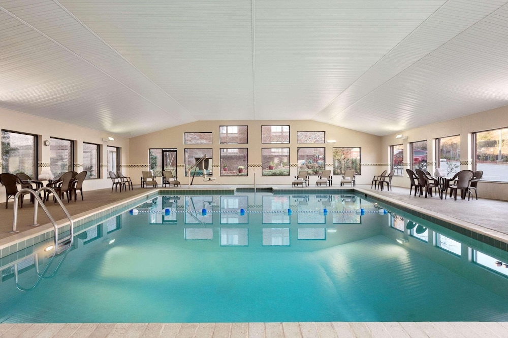 Country Inn and Suites By Radisson Atlanta Galleria/Ballpark GA 18/36