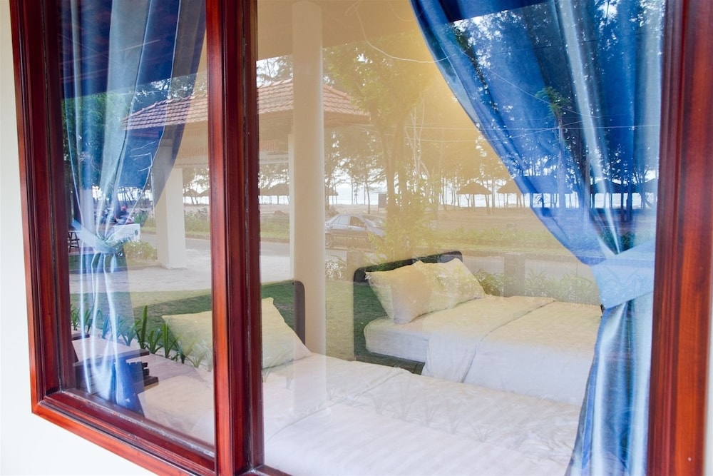 The Beach House Resort 16/56