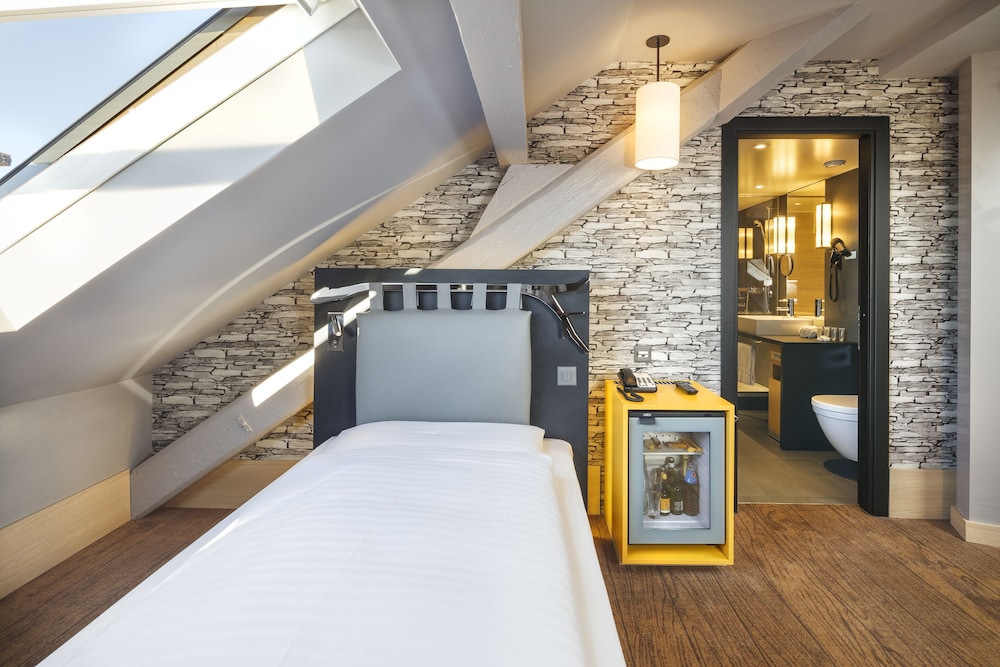 Hotel Swiss Wine by Fassbind 13/49