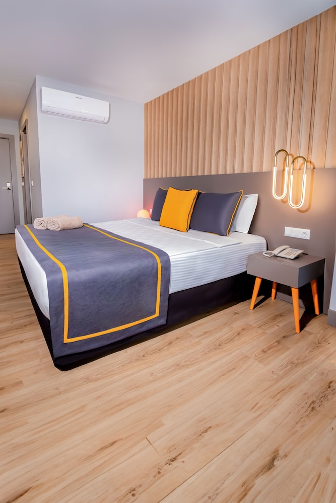 Saint Star Kemer - Adult Only 18/50