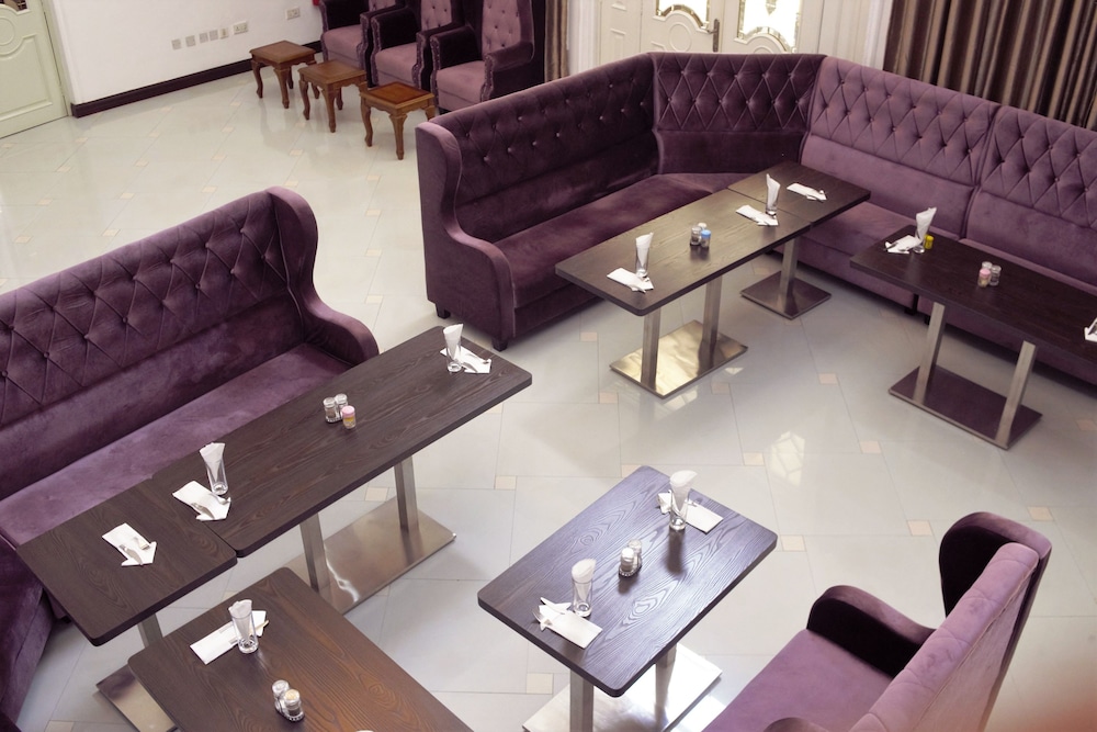 Kingsbridge Royale Hotel 38/50