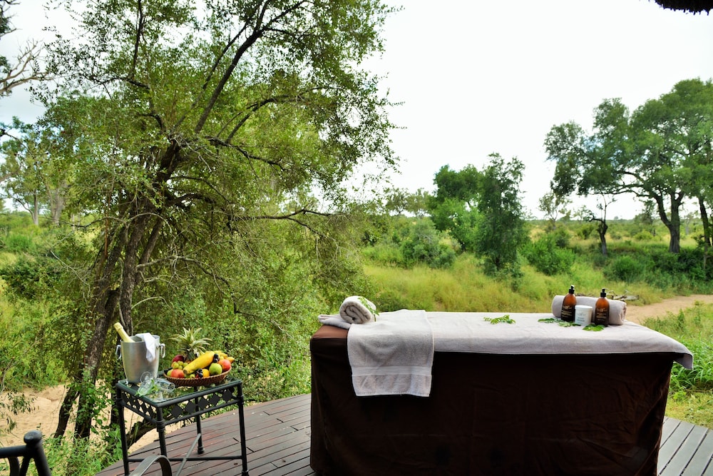 Hoyo-Hoyo Tsonga Lodge 67/68