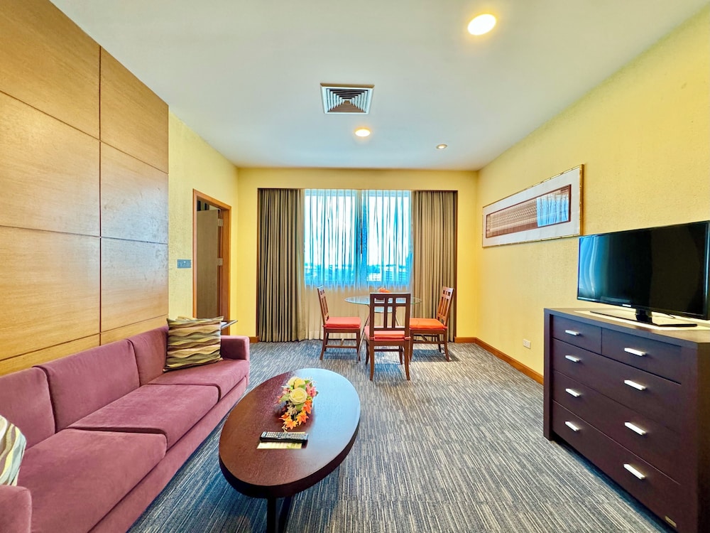 PHUKET MERLIN HOTEL 41/67