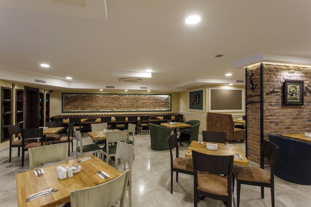 ANTROYAL HOTEL 37/50
