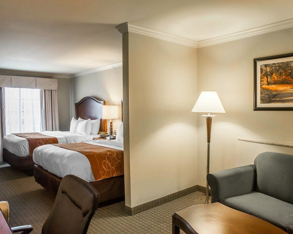 Spark by Hilton Cincinnati Fairfield 15/42