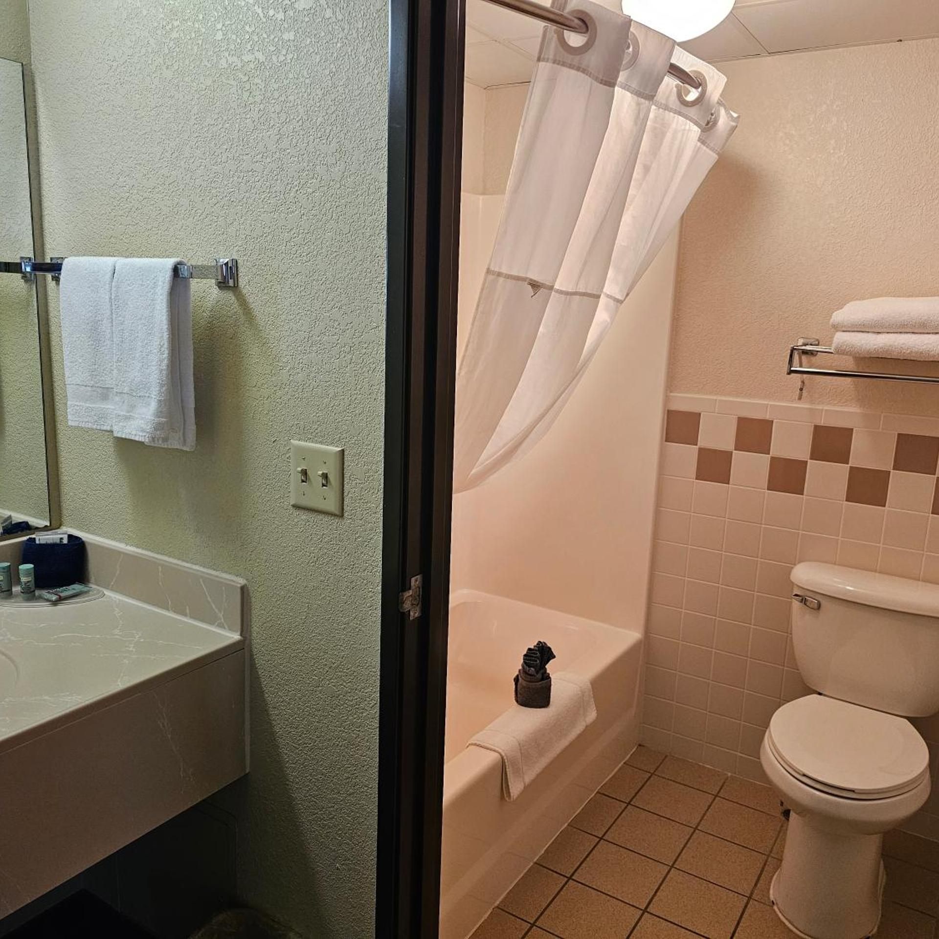 Fossil Creek Hotel & Suites 18/19