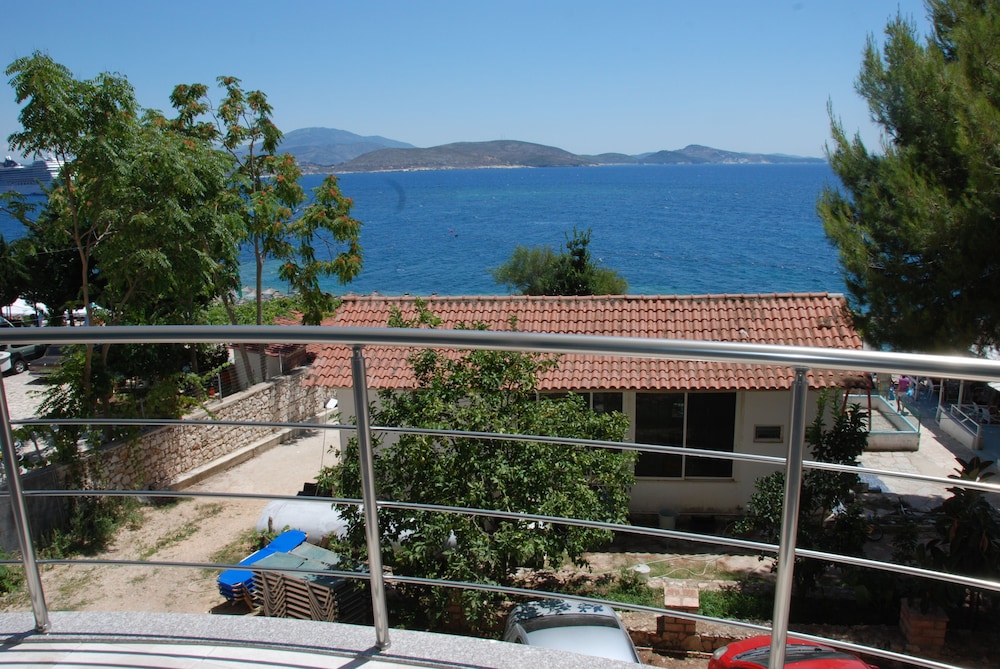 Oceanic Overview Suites 3/50