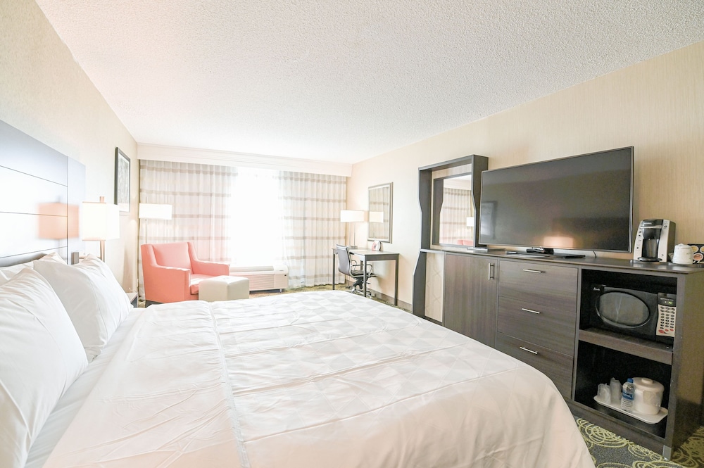 غرفة قياسية بسرير مزدوج، Holiday Inn Charlottesville-Univ Area 2/9