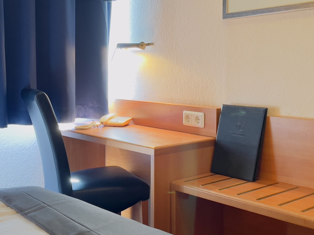 Elbbrucken Hotel 44/50