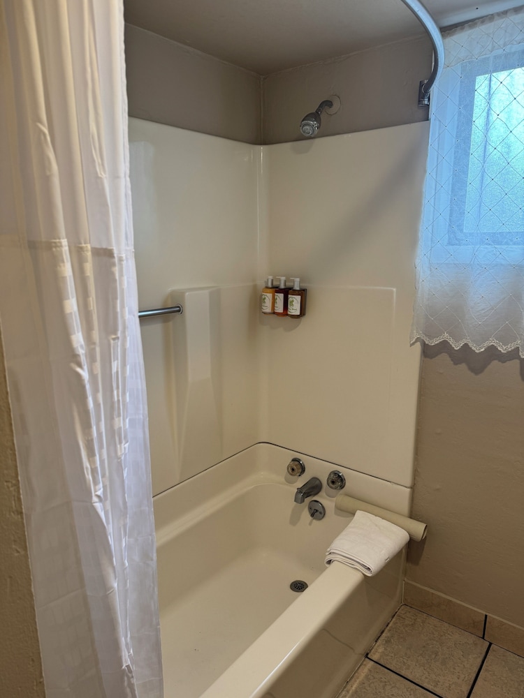 Carmel Resort Inn 45/72