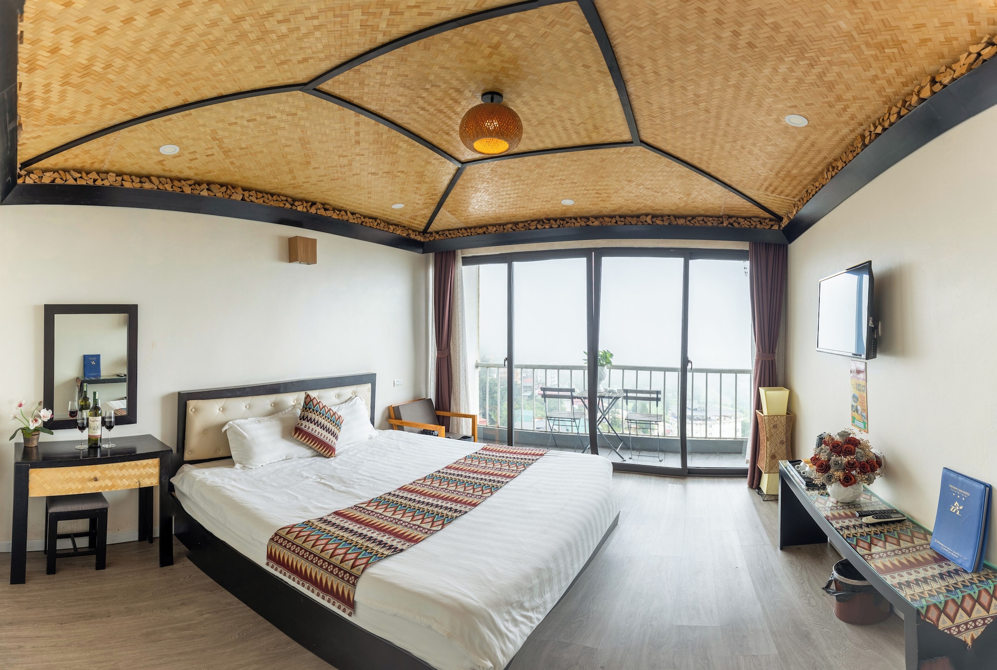 DELUXE, DOUBLE BED, MOUNTAIN VIEW
