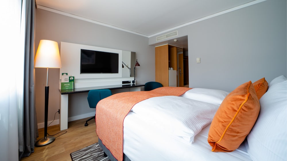 Holiday Inn Berlin Airport Conference Centre Formerly Holiday Inn Berlin International Airport 29/75
