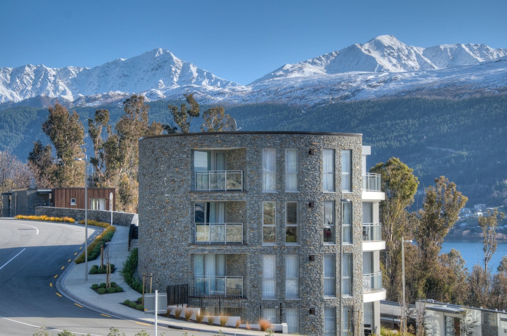 QUEENSTOWN VILLAGE APARTMENTS 6/54