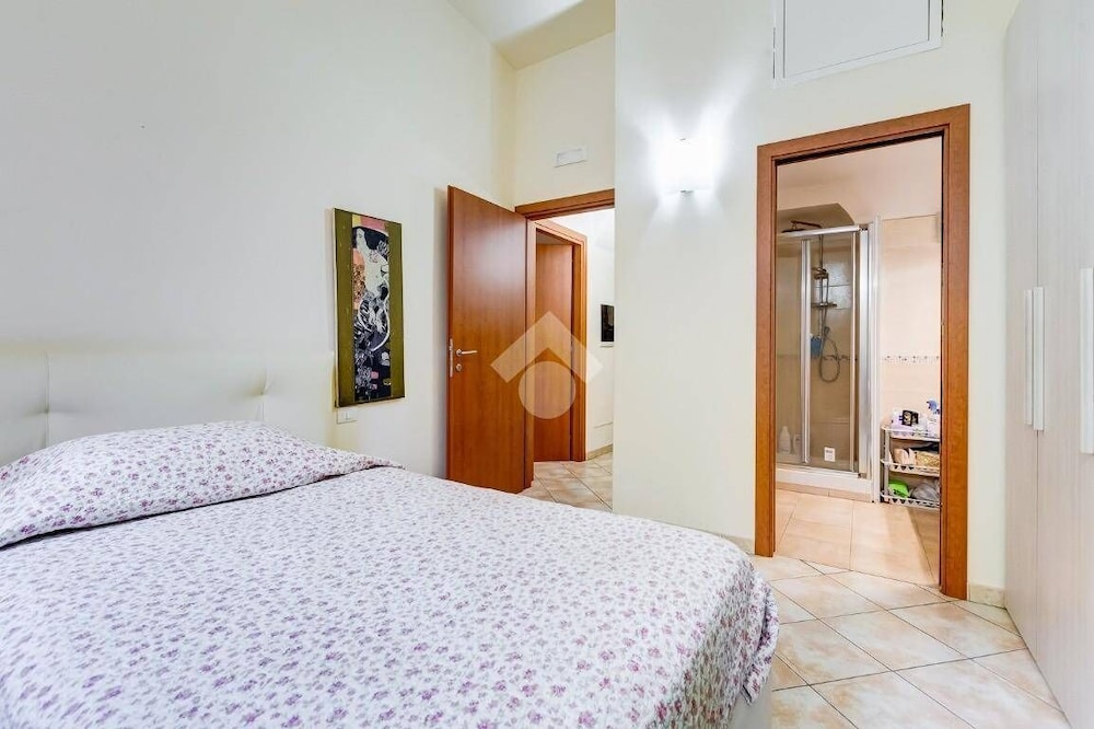 ROOM, TRIPLE, PRIVATE BATHROOM