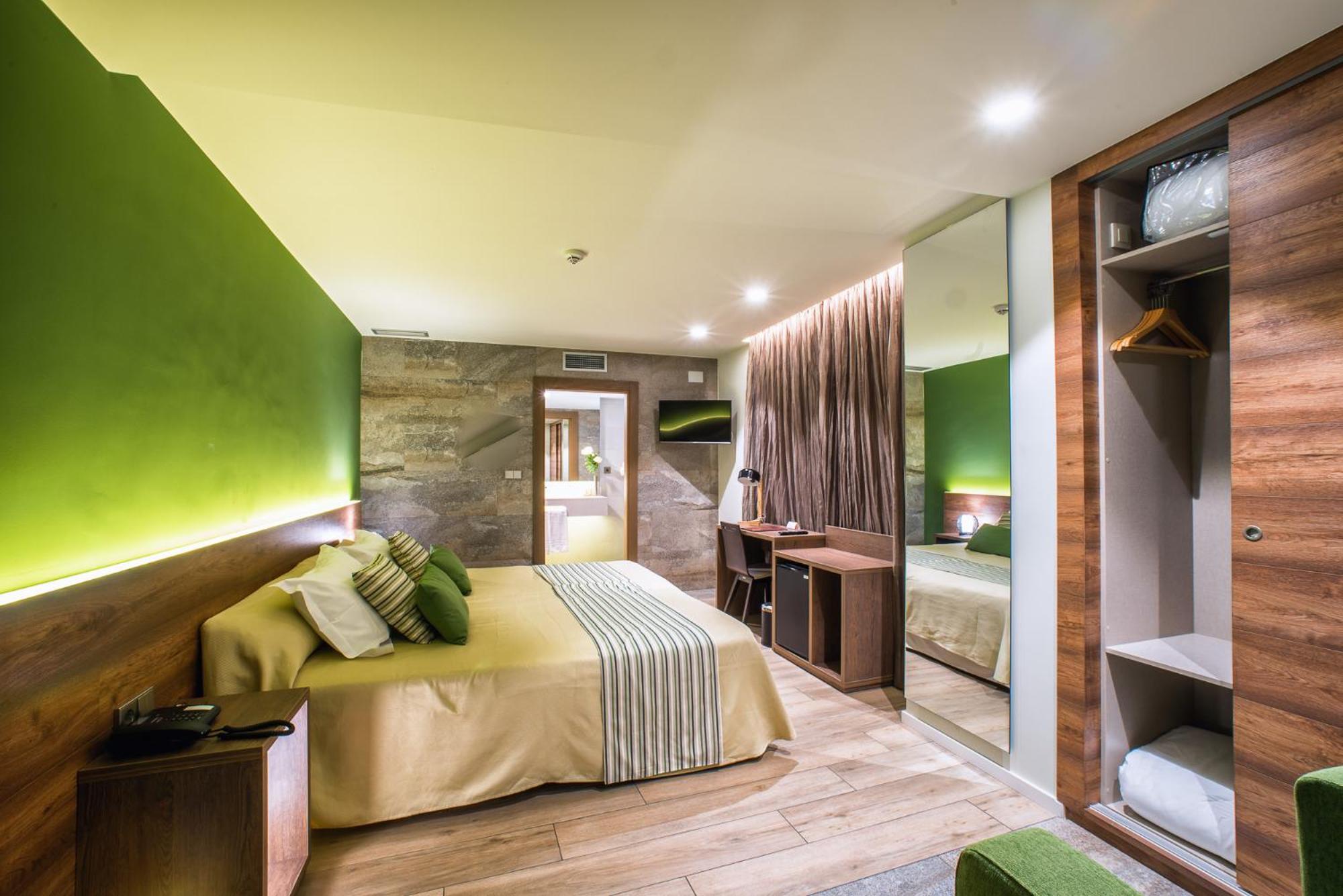 Room, Double or Twin Bed