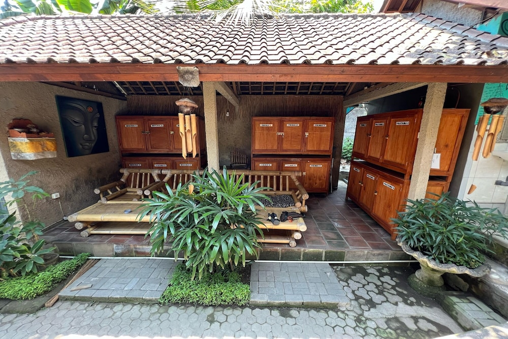 Padi-Padi Backpackers Home 1/50