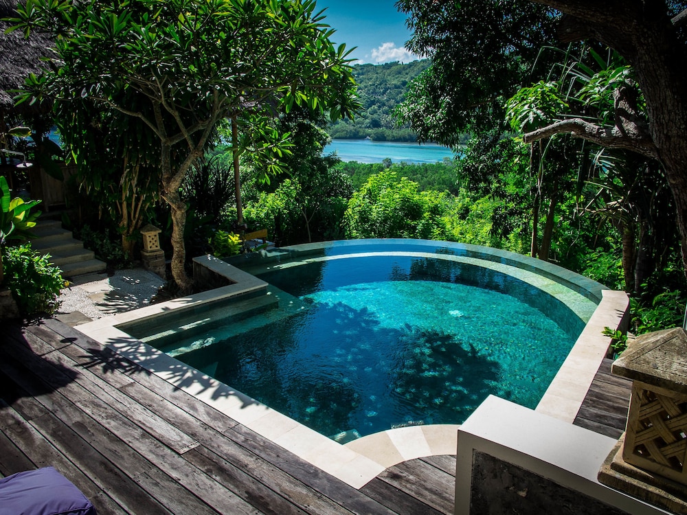 Twin Island Villas And Dive Resort 66/76