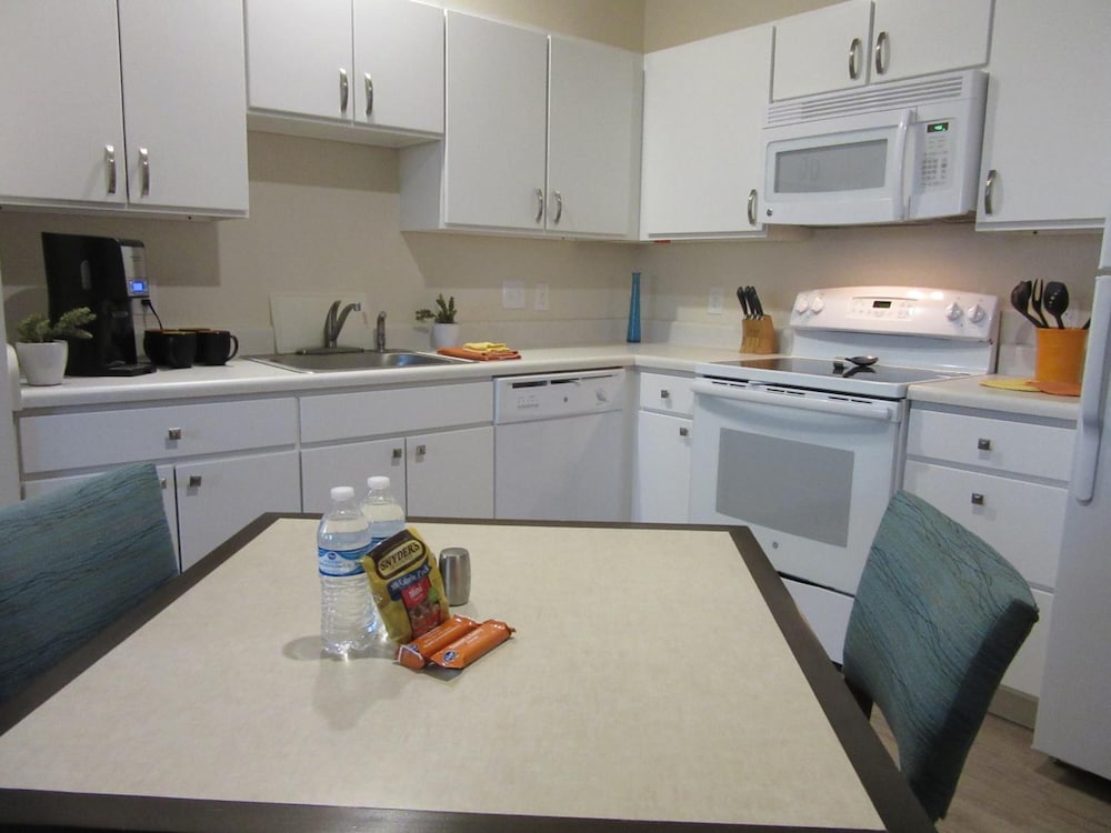 WaterWalk Extended Stay by Wyndham Wichita 25/43