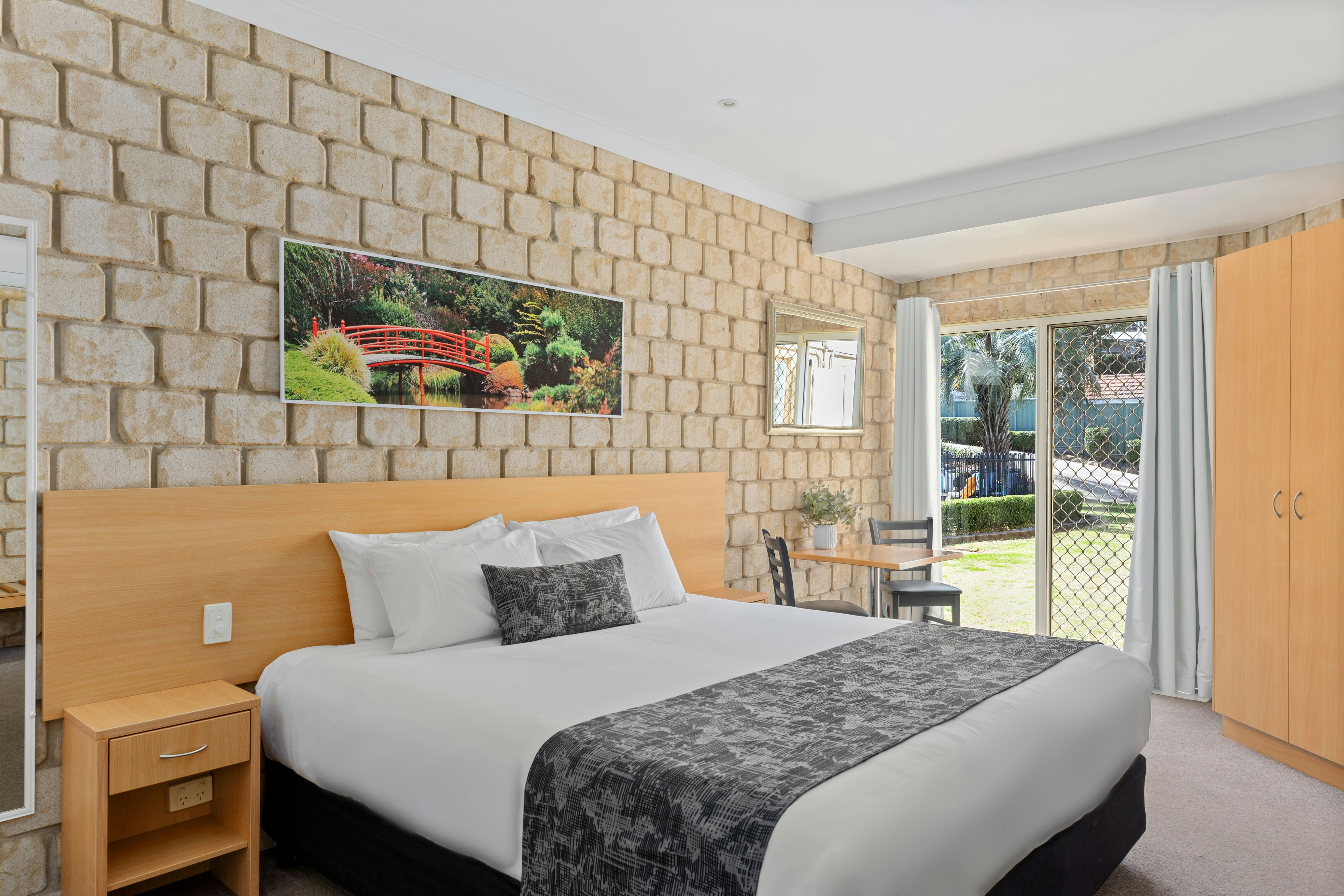 Great Divide Motor Inn 8/49