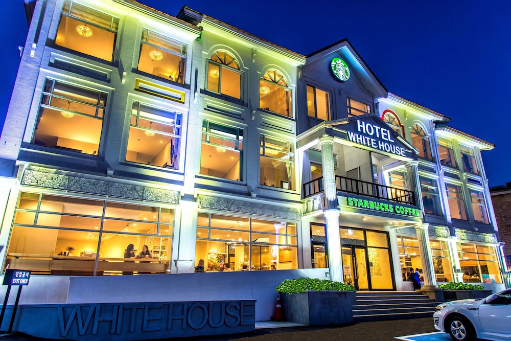 Hotel White House 1/50