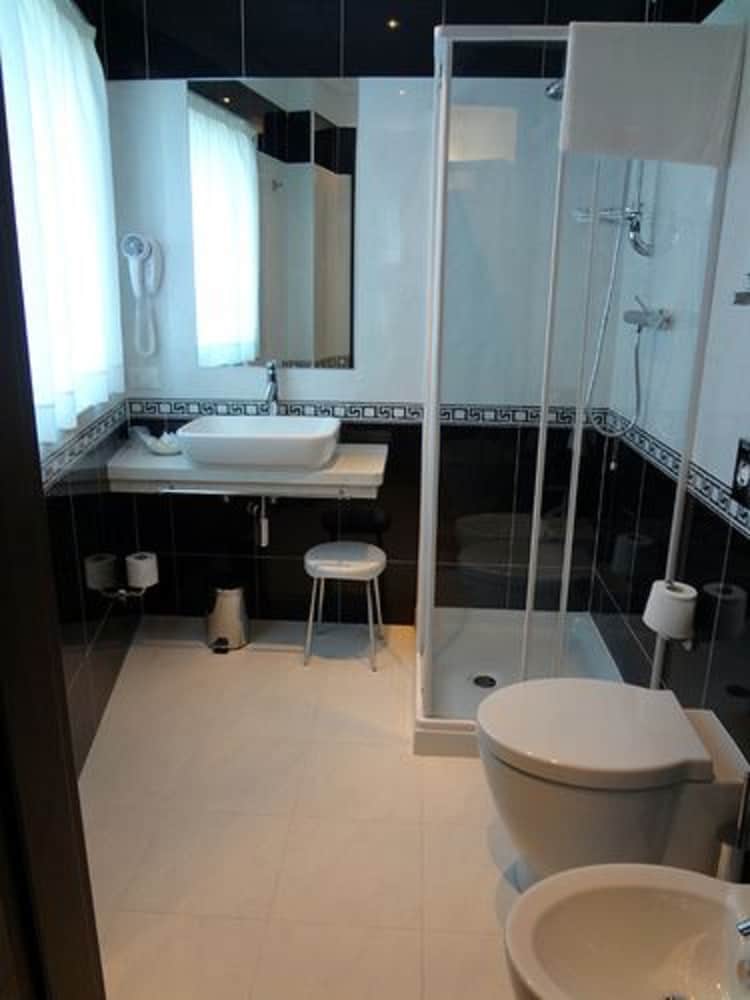 Hotel Alveri 33/34