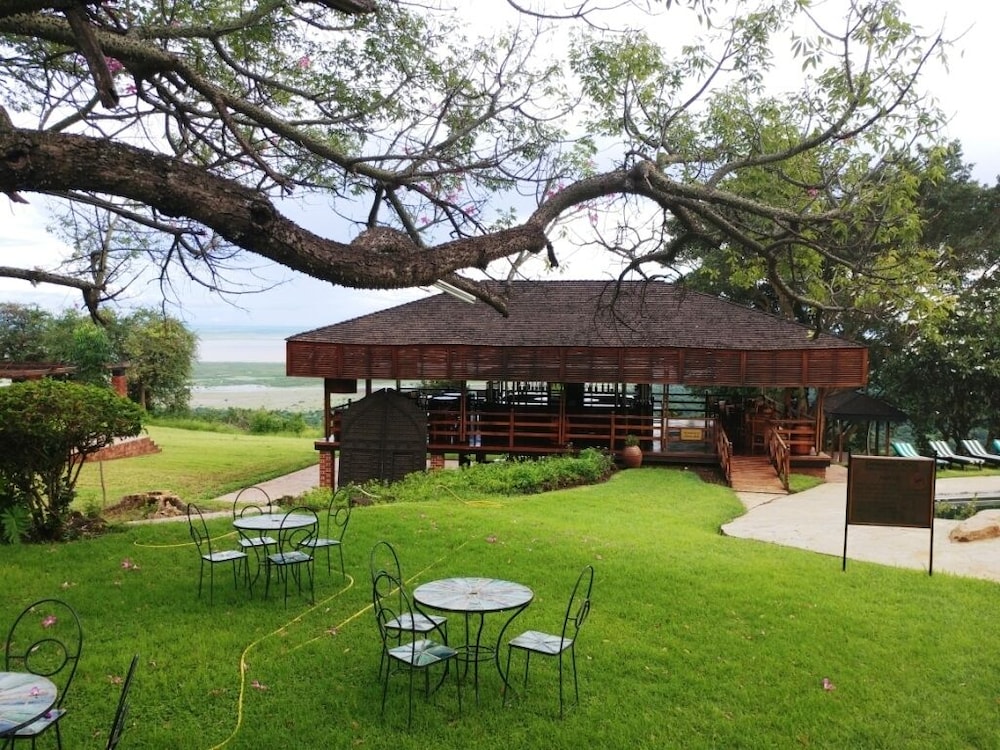 Lake Manyara Wildlife Lodge 26/31