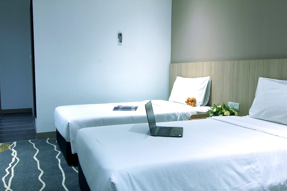 Pacific Express Hotel Chinatown 24/67