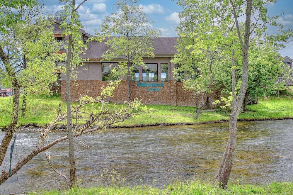 Accommodation By Willow Brook Lodge 6/63