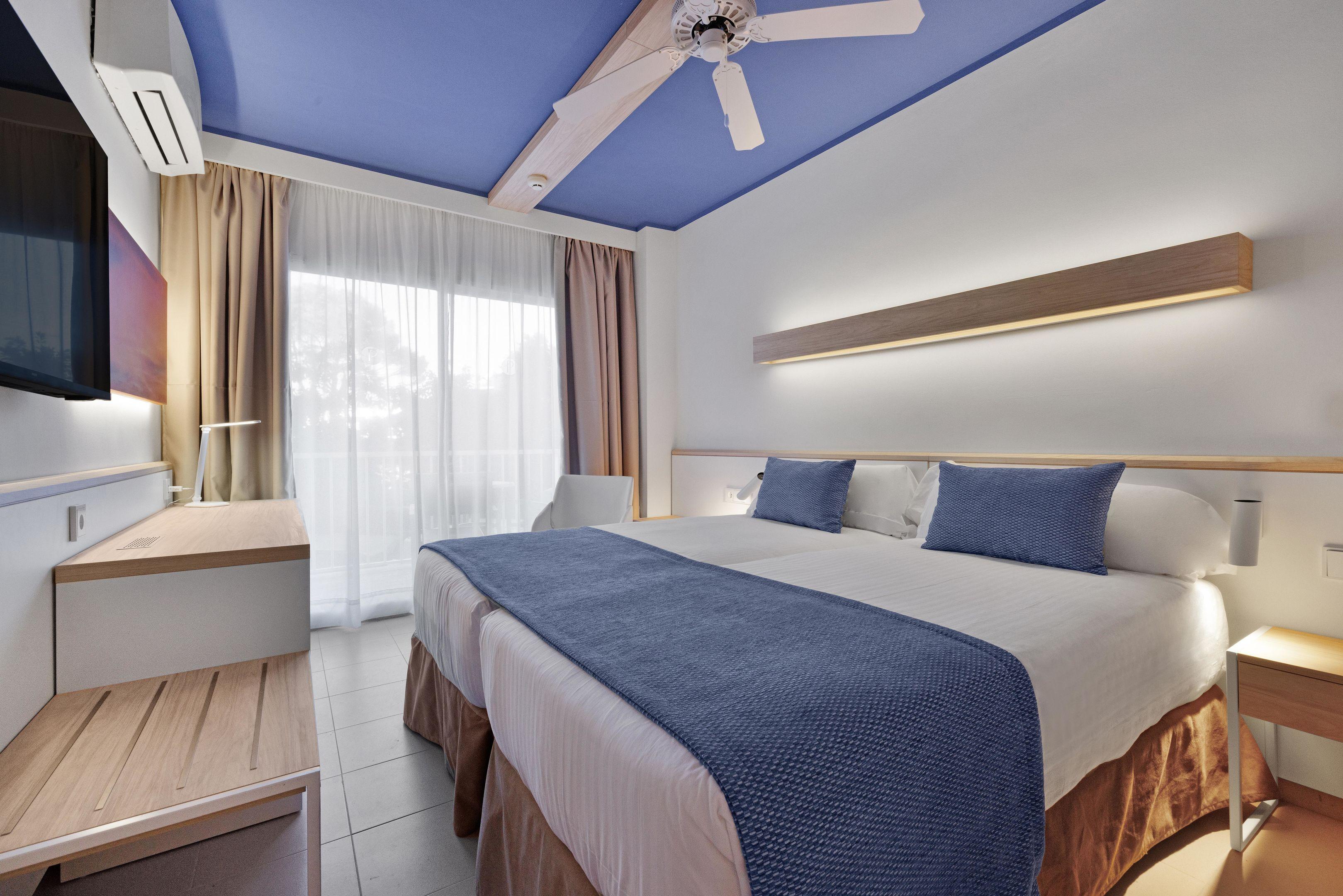 Standard, Double Bed, Balcony or Terrace