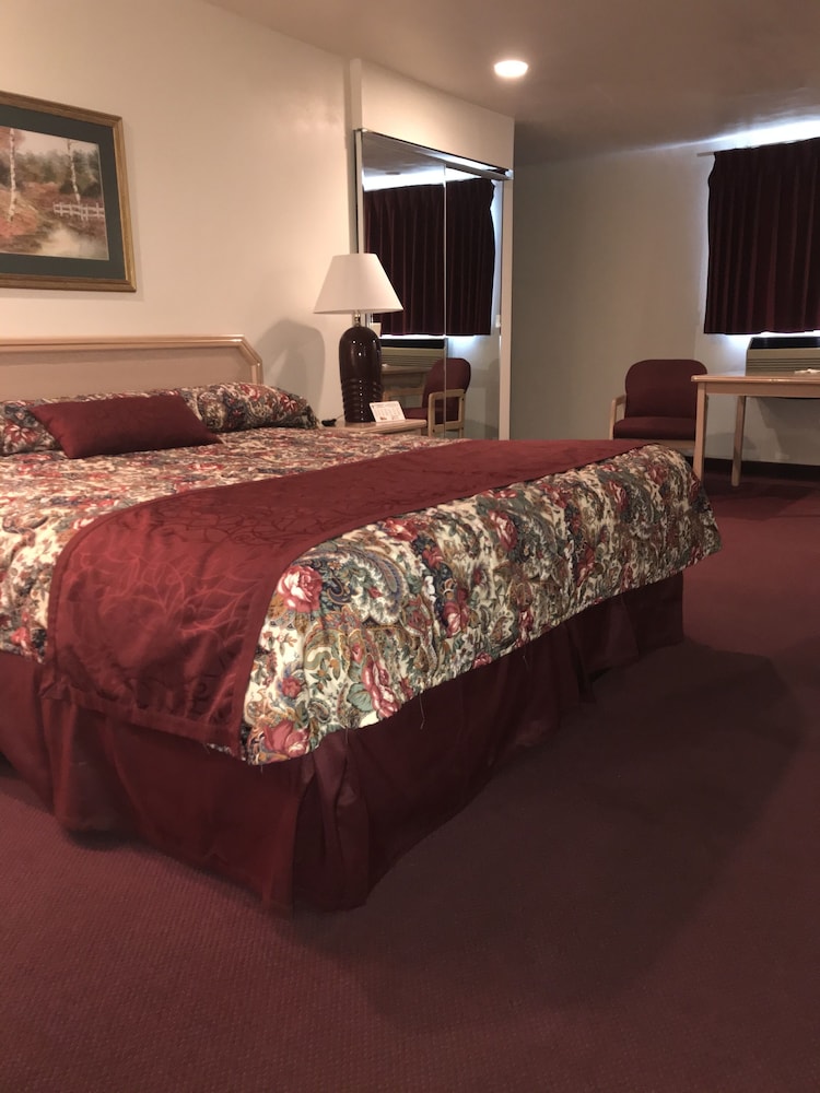 Thunderbird Motel 5/6