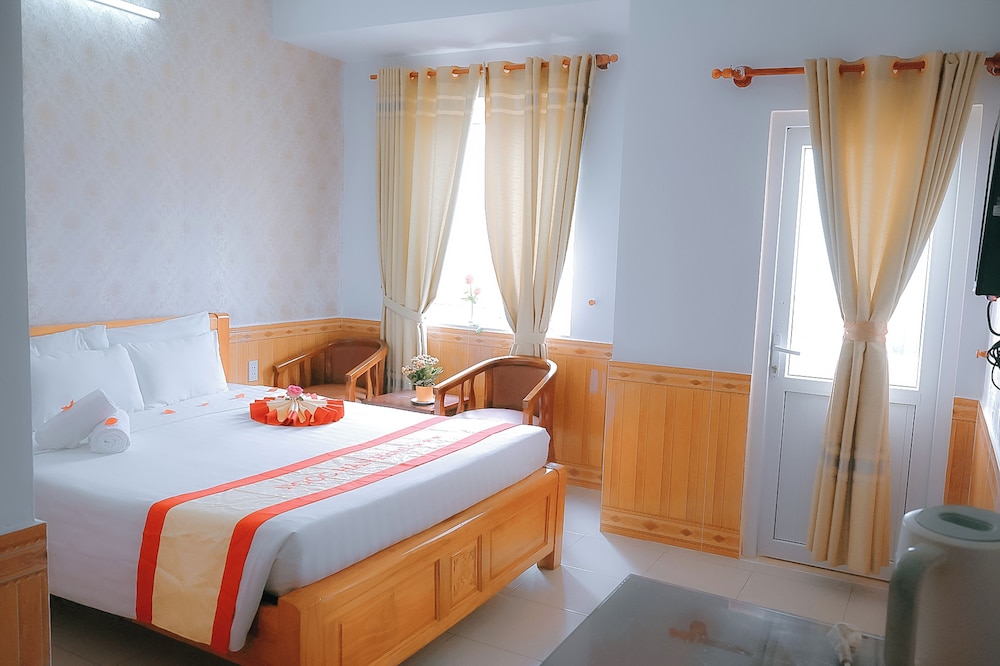 Ngoc Han Hotel 30/67