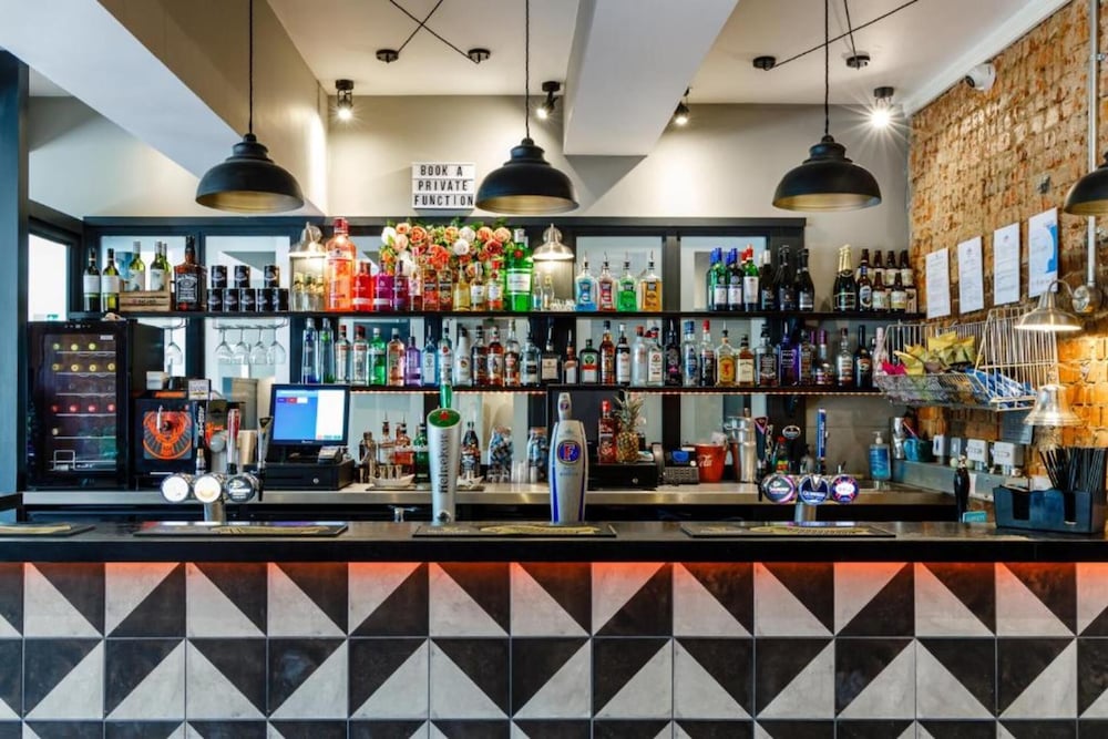 Ruby Pub & Hotel 30/33